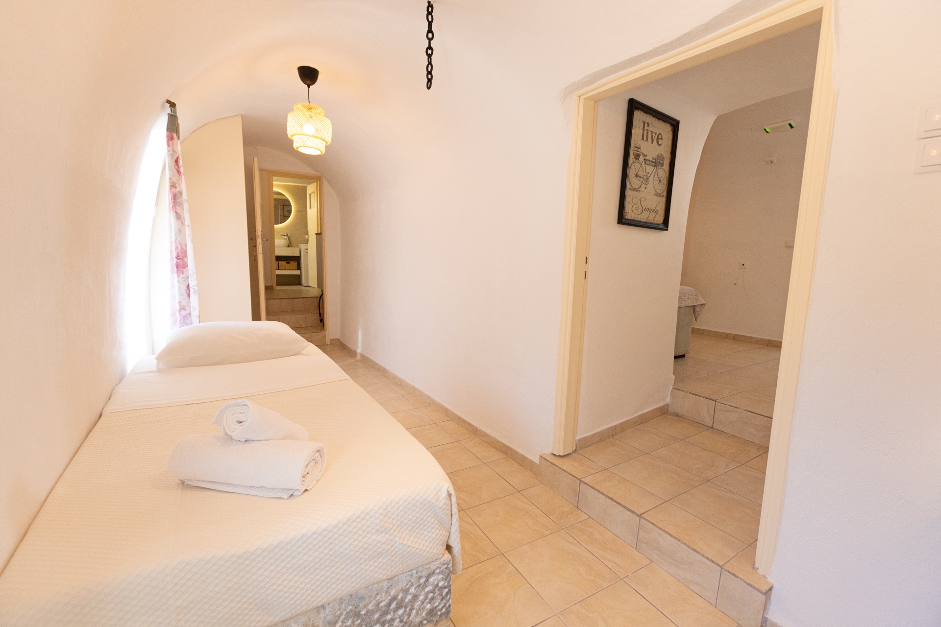 Single bed with vaulted arch and ensuite bathroom, traditional guesthouse Kotronas Mani